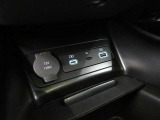 USB電源ソケット(Type-A/Type-C)を備えており、スマートフォンなどの充電にも便利。日常使いからロングドライブまで快適性を高めてくれる装備です。