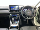 運転席は見やすく整理され、ナビも美しく装着され操作性にも優れています!