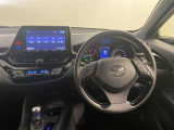 ハンドルは軽やかに回り、気持ちよく運転ができます。