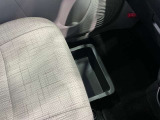 シート下にも収納スぺースがあって便利です!車内もスッキリしております。