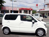 国の指定を受けた自社工場で、整備士が車検と点検整備を行っております。