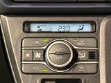 車内空調は&rdquo;AUTOエアコン&rdquo;にお任せ。運転に集中出来ますよ!