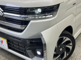 【LEDヘッドライト】悪天候や夜間走行時も良好な視界を確保し安心して運転できる高輝度LEDヘッドライトを装備!点灯速度が早く、消費電力も抑えられています。