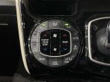 【オートエアコン】一度お好みの温度に設定すれば、車内の温度を検知し風量や温度を自動で調整。暑い&hellip;寒い&hellip;と何度もスイッチ操作をする必要はありません。快適な車内空間には必須の機能ですね♪