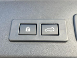 【パワーバックドア】スマートキーや運転席のボタンを押すだけでリアゲートが自動で開閉します!荷物を持っている時や、高い位置にあるバックドアを閉める際に便利な機能です♪