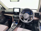 運転席まわりです。 各操作スイッチは使いやすい位置に配置されてます。