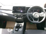 操作しやすい運転席廻り!操作パネルも使いやすい!!ドライブが楽しくなります!