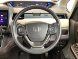 ステアリングスイッチでオーディオ各種操作が可能で、運転に集中できます。安心・安全・快適なドライブをお楽しみいただけます。