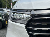 LEDヘッドライトは、点灯の瞬間から最大光量を発揮し、突然暗くなるトンネルなどでの安定感を高めます。