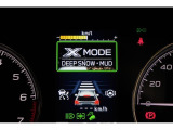 X-MODEは路面に応じてモードを選択するだけで4輪の駆動力やブレーキなどを最適にコントロール。悪路からのスムーズな脱出をサポートします。