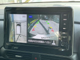 空から車を見たような「アラウンドビューモニター」!車の周りが一目で確認できるので、小さなお子様や障害物があっても安心して乗ることができます。