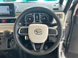 手元のボタンから、オーディオやナビなどの操作ができりるので、よそ見をせずに安全に運転に集中できます。