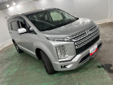 運転席シートにこげ穴がありますが、車内の臭いは気にならない程度です