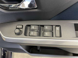 パワーウィンドウスイッチで運転席から全席の窓の開閉ができます♪