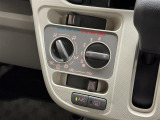 【エアコン】空気の入れ替え、快適な車内環境づくりの必須装備。エアコンちゃんとついてます。ダイヤル式で直感的な操作ができますね!