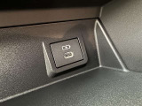 充電用USB端子付き。スマートフォンなどの充電に便利です。