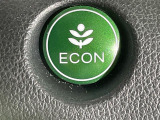 【ECONモード(イーコン)】クルマの動きを管理するシステムです。燃費を優先に自動制御されるもので、低燃費走行を自然にできるようになります。