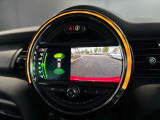 もちろんバックカメラが装着されています!また、こちらのお車にはコーナーセンサーも装備されており、後退時の車両周辺を音やイラストにてご確認いただけます♪