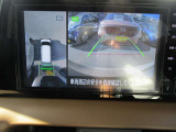 上空から見下ろしているかのように駐車できるアラウンドビューモニター。車庫入れや縦列駐車に役立ちます。
