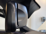 自動防眩機能を備えたルームミラー。ETC車載器を搭載しておりスタイリッシュかつ機能性を兼ね備えております。