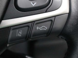 レーダークルーズコントロール(全車速追従機能付)が装着され、ミリ波レーダーと単眼カメラで先行車を認識し、車速に応じた車間距離を保ちながら追従走行を支援します。