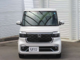 『LEDヘッドライト』 明るく省電力、そして車外の明るさに応じて自動で点灯・消灯してくれるオートライトコントロール機構付LEDヘッドライトを装備。夜間の走行なども安心してお乗り頂けます。