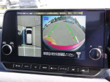 ★アラウンドビューモニター★4個のカメラから得た画像を車両上方から見下ろしたような映像で表示することで、車と路面の駐車枠の関係を一目で確認できます!