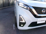 LEDヘッドランプ装備で、明るく安全に夜道もサポートしてくれます。