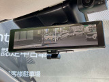 【スマートルームミラー】バックドアについてますカメラと連動して、後方の映像がルームミラーに映ります。