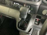 発進時から滑らかに加速する無段階変速のCVTはストップ&ゴーの多い街の中も快適です
