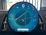 自動車業界初の円形有機ELディスプレイは、スマートフォンのように簡単に操作できます。