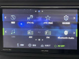 スマホのBluetoothと接続すれば、自分の好きな音楽を聴きながら運転ができます♪ 何処に行くときも、自分の好きな音楽で運転を楽しみましょう!