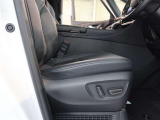 パワーシート搭載。微妙な調整が手軽にでき、ピッタリなポジションで運転することが可能です。