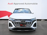 一目でaudiと認識できる精悍なフロントマスク。