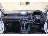 操作性に優れた運転席となります!小物入れや各ボタンの配置にこだわり、使いやすいです!座り心地もよく視認性も良好なのでロングドライブもお任せ下さい!