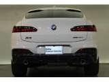 BMWのお車は、走行の安定性とコーナリングの良さを追求し、思い通りにハンドルの操作可能です。試乗車もご用意しておりますので、ぜひ&ldquo;駆け抜ける歓びをご体感ください!