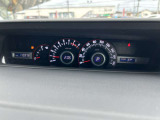 スッキリしたデザインのメーターは運転時の視線移動が少なくて済むので、安全性にも一役かってくれます。