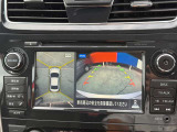 駐停車には便利なアラウンドビューモニター搭載。サイドモニターの切り替えも可能です。