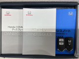 スマートキーは鍵をバッグに入れたままでもドアロックの開閉やエンジンのON・OFFができます。夜間や雨の日も鍵を探さなくて良いので便利です。