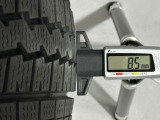 冬タイヤの残り溝は8.5mmです。スリップラインからは6.9mmとなっております。