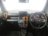 運転席からボンネットの先端が見え、車幅もとても掴みやすい。