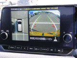★アラウンドビューモニター★4個のカメラから得た画像を車両上方から見下ろしたような映像で表示することで、車と路面の駐車枠の関係を一目で確認できます!
