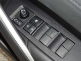 電動格納式ドアミラー・パワーウインドウを装備しています。