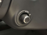 【電動調整ステアリングコラム】電動でステアリングの位置を微調整できます。またシートメモリと組み合わせることでハンドル位置も記録することができます。