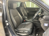 乗降がしやすい運転席。高さが調節できて小柄な方でも運転しやすいポジションをとることができます。