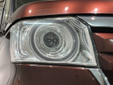 LEDヘッドライトは、点灯の瞬間から最大光量を発揮し、突然暗くなるトンネルなどでの安定感を高めます。