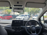 視界広々で運転しやすいインパネ