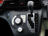 オートエアコンなのでスイッチひとつで車内を設定温度に調節してくれます☆