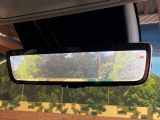 【デジタルインナーミラー】後席の大きな荷物や同乗者で後方が確認しづらい時でも安心!カメラが撮影した車両後方の映像をルームミラー内に表示。クリアな視界で状況の確認が可能です!