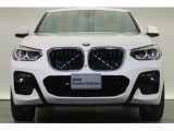 【キドニーグリル】BMWの代名詞。一目見ただけでBMWであると認識できる確固たるアイコンとして存在感を放ちます。